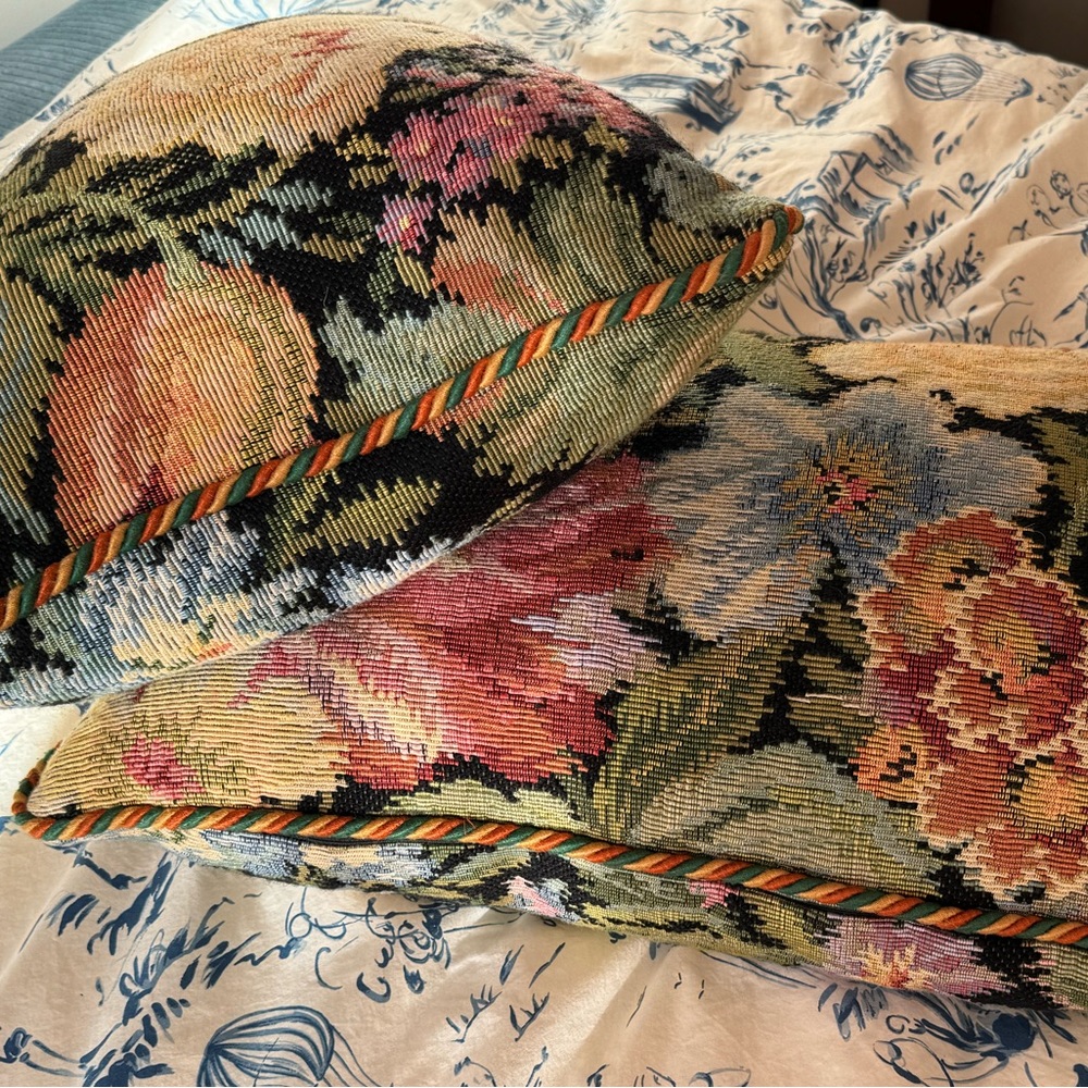 Two Dian Austin Couture Home Rose Floral King Shams
Item Is Sold Out in Neiman.